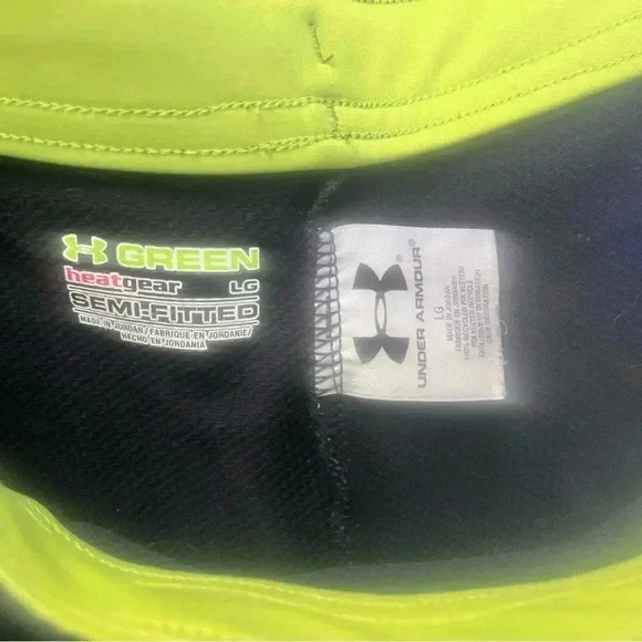 Under Armour men’s black shorts w a trim of lime green - Picture 5 of 5